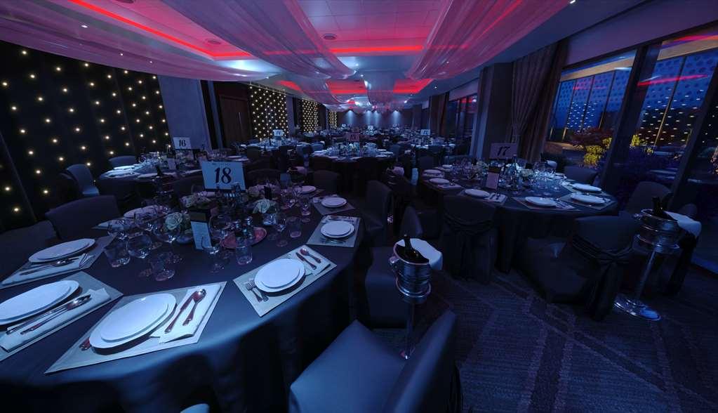 Hotel La Tour Milton Keynes Restaurant photo